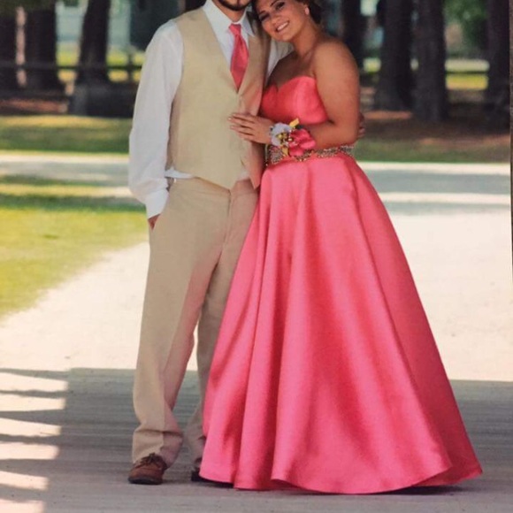 CORAL PROM DRESS - Picture 2 of 4